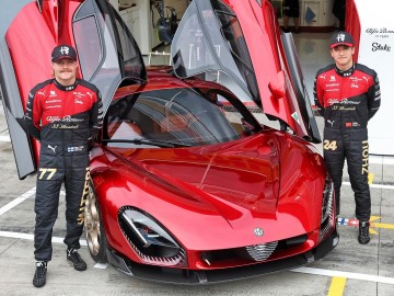 Alfa Romeo 33 Stradale zn&oacute;w na Monzy